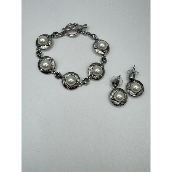 Stunning Givenchy Faux Pearl And Crystals  Silver Tone Bracelet And Earrings Set - Picture 15 of 15